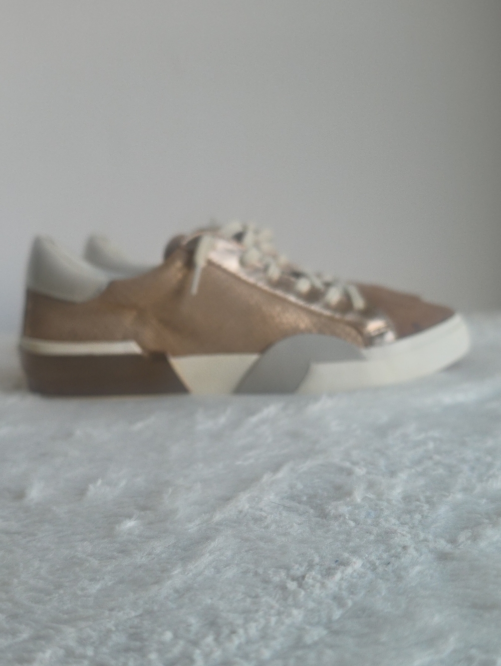 Dolce Vita Gold Metallic Leather Low Top Sneakers Size 7.5